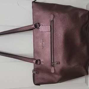 Coach tote metallic purple slightly used 1 week, in excellent condition, zipper